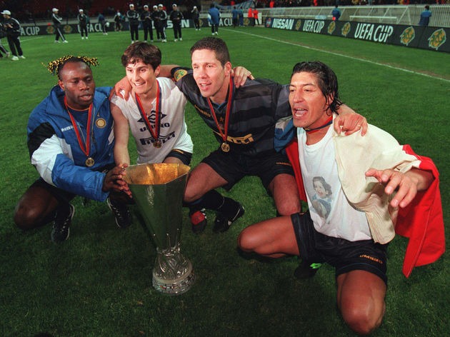 Diego Simeone đã từng cùng Inter vô địch UEFA Cup (C1 hiện tại) năm 1997/98